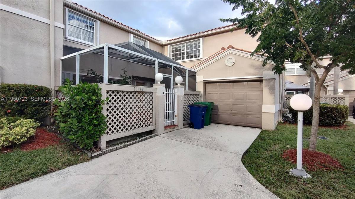 Townhouse for rent at 11045 Neptune Dr, Hollywood, FL 33026