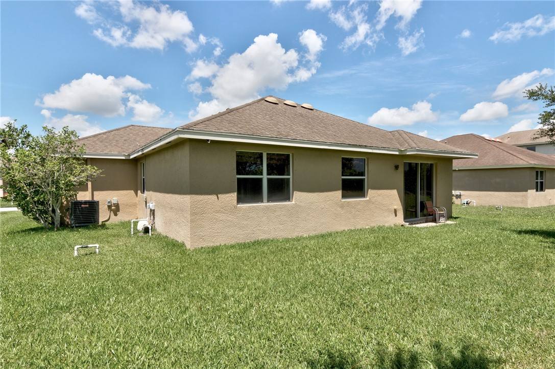 9907 E Verona Circle, Vero Beach, FL 32966 - Apartment For Rent - Image 6