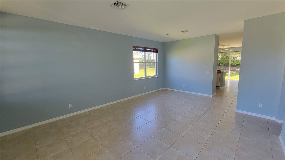 9907 E Verona Circle, Vero Beach, FL 32966 - Apartment For Rent - Image 8