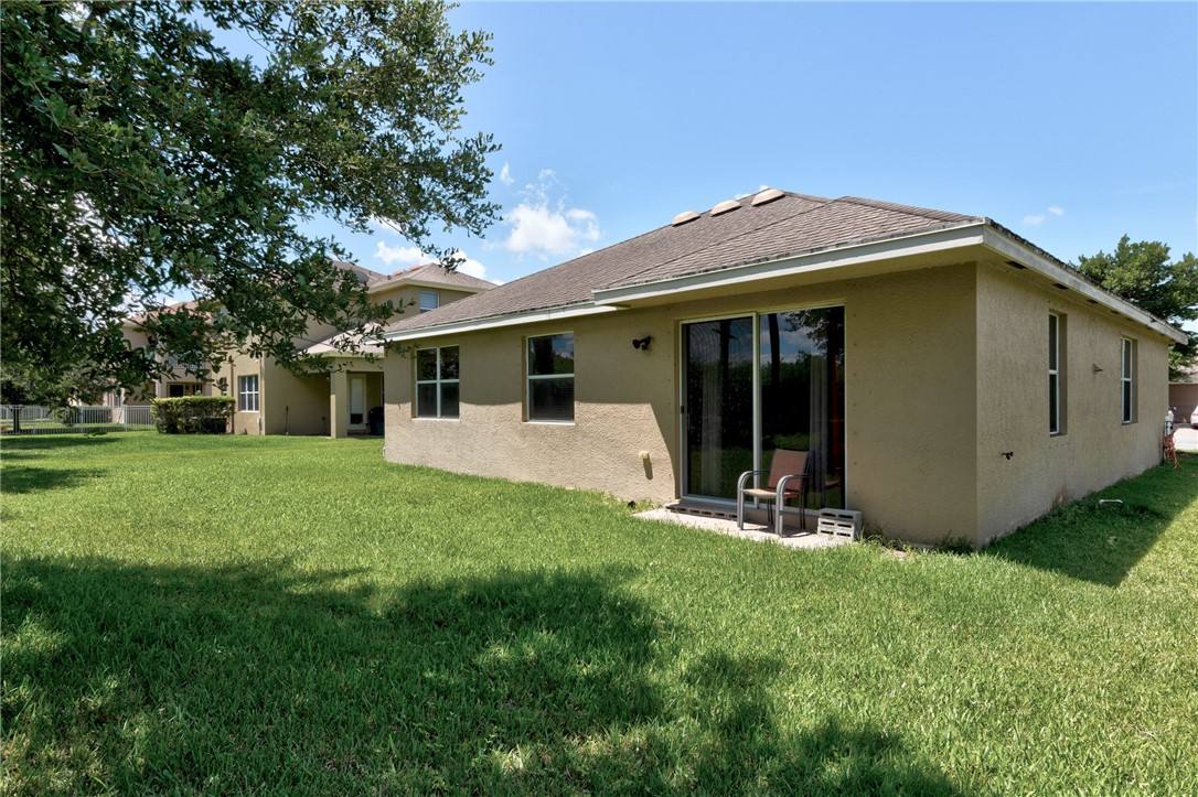 9907 E Verona Circle, Vero Beach, FL 32966 - Apartment For Rent - Image 3