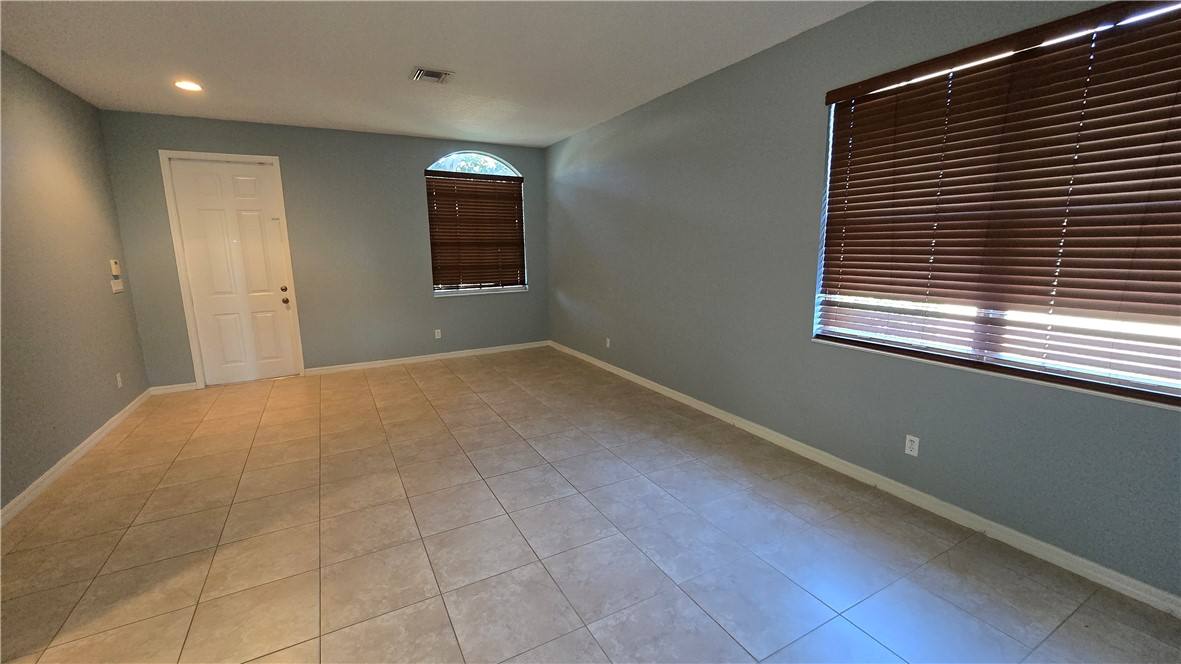 9907 E Verona Circle, Vero Beach, FL 32966 - Apartment For Rent - Image 7