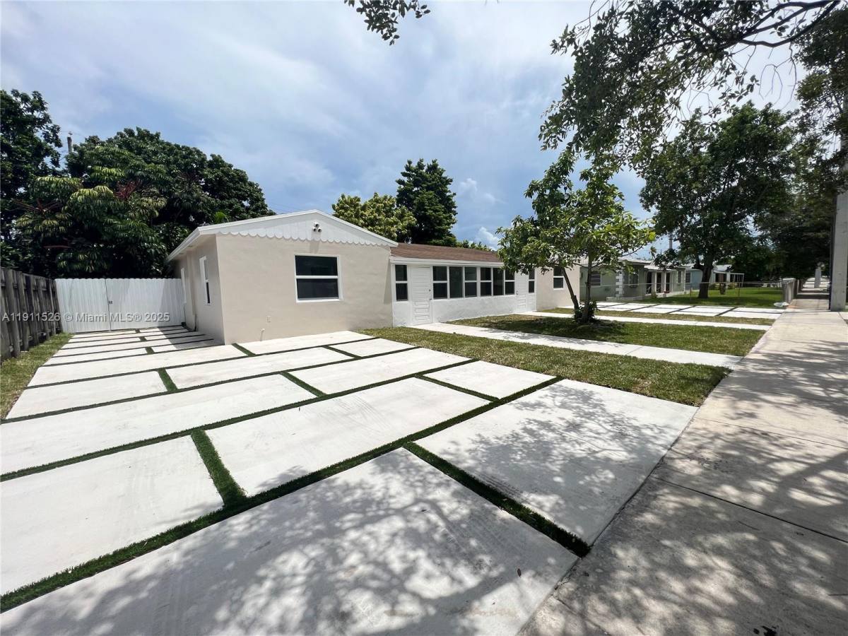 Apartment for rent at 27 NE 5th Ave #27EFFICIENCY, Hialeah, FL 33010