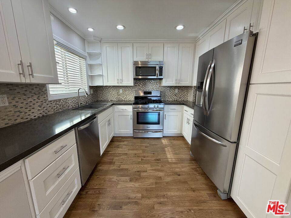 Apartment for rent at 812 N Alfred St #812-3, West Hollywood, CA 90069