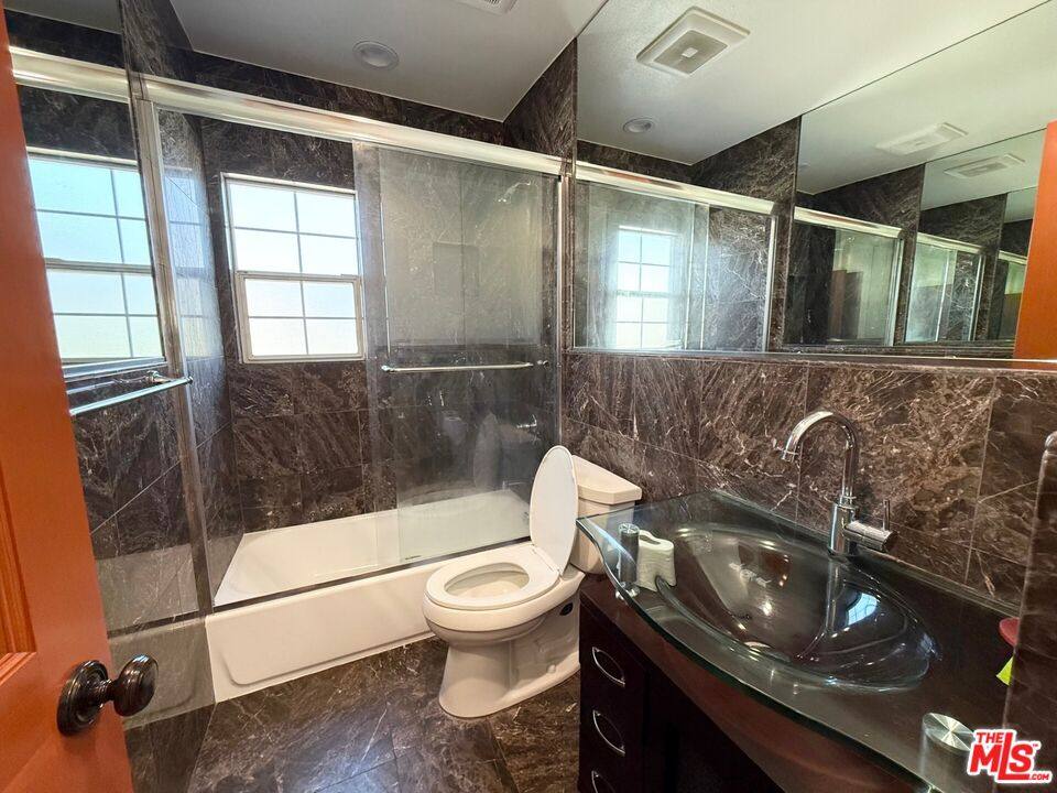Apartment for rent at 9667 W Olympic Blvd, Beverly Hills, CA 90212