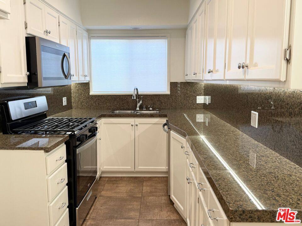 Apartment for rent at 9667 W Olympic Blvd, Beverly Hills, CA 90212