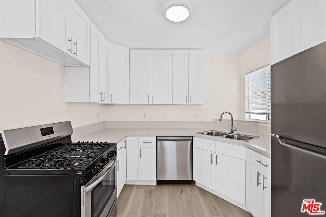 Apartment for rent at 11825 Iowa Ave #6, Los Angeles, CA 90025