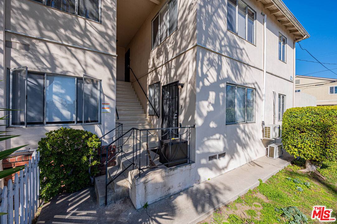 Apartment for rent at 11825 Iowa Ave #6, Los Angeles, CA 90025