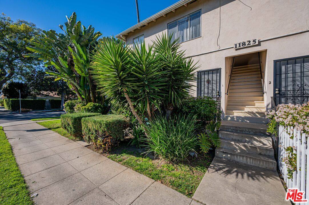 Apartment for rent at 11825 Iowa Ave #6, Los Angeles, CA 90025