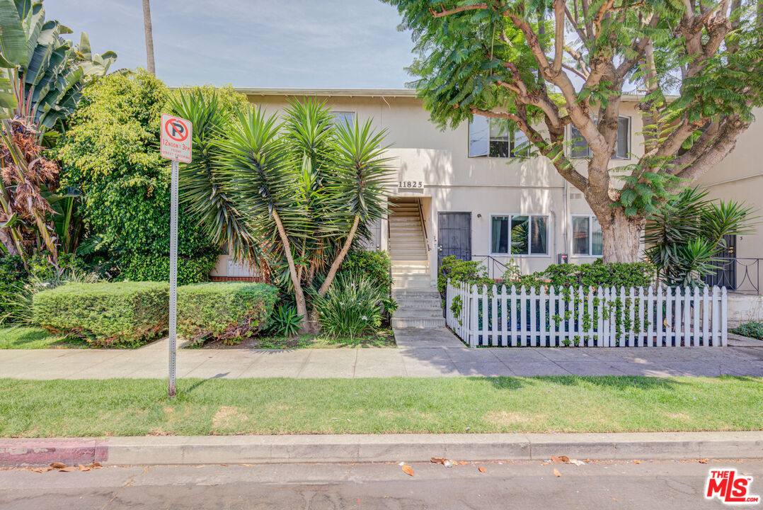 Apartment for rent at 11825 Iowa Ave #6, Los Angeles, CA 90025