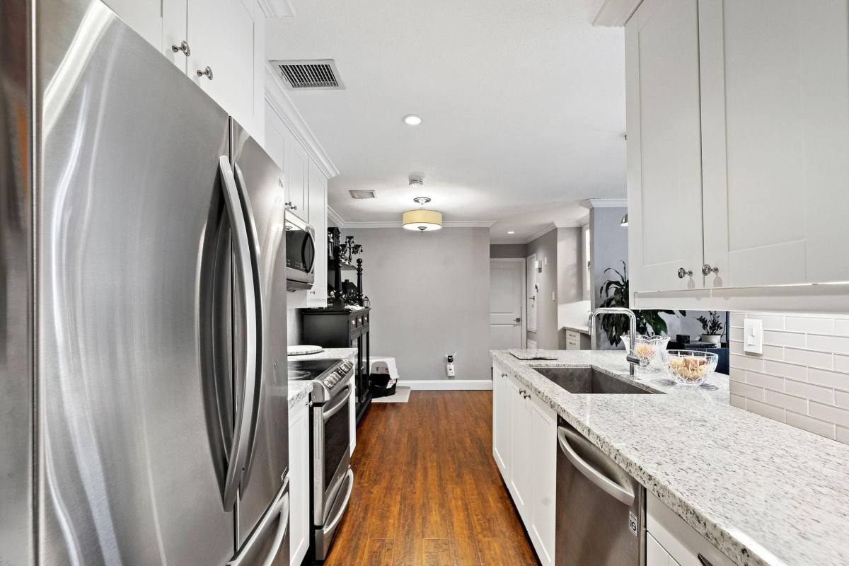 Condo for rent at 1818 Augusta Dr #6, Houston, TX 77057
