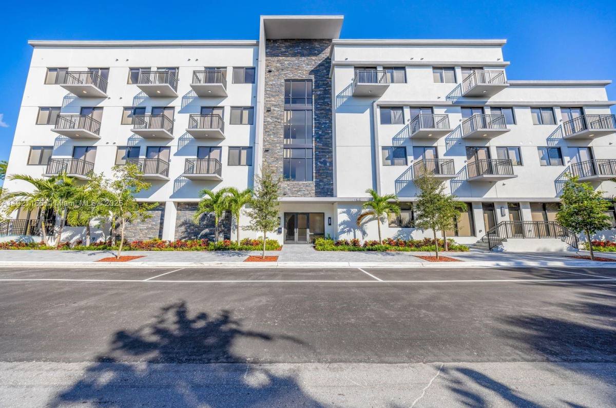 Apartment for rent at 20 NE 19th Ave #201, Pompano Beach, FL 33060