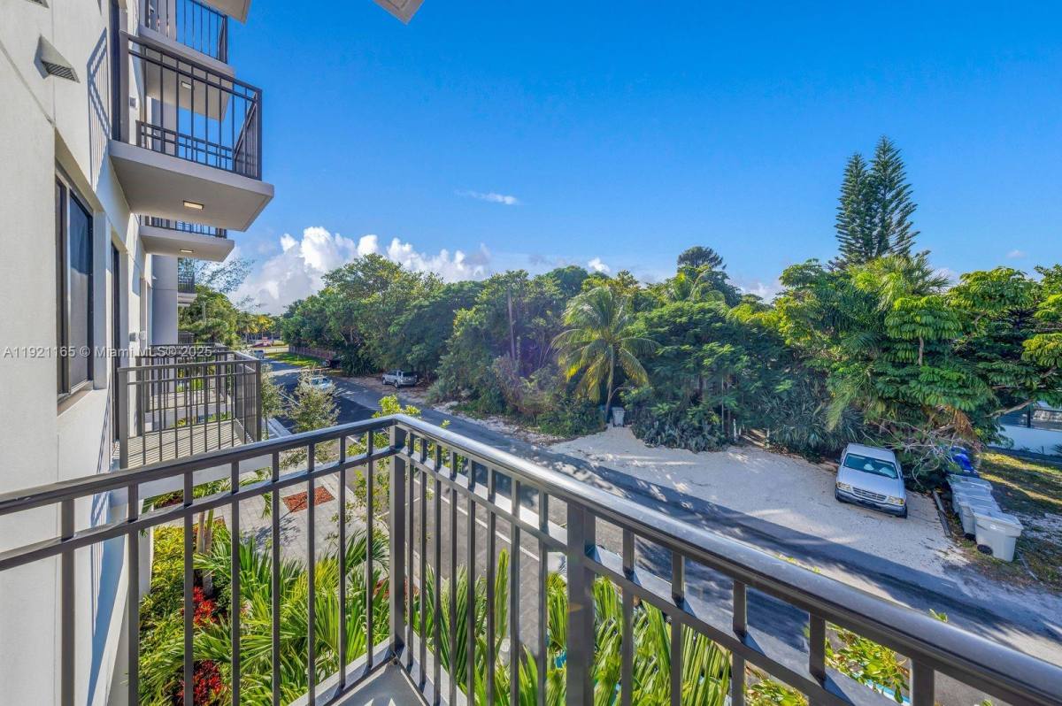 Apartment for rent at 20 NE 19th Ave #201, Pompano Beach, FL 33060