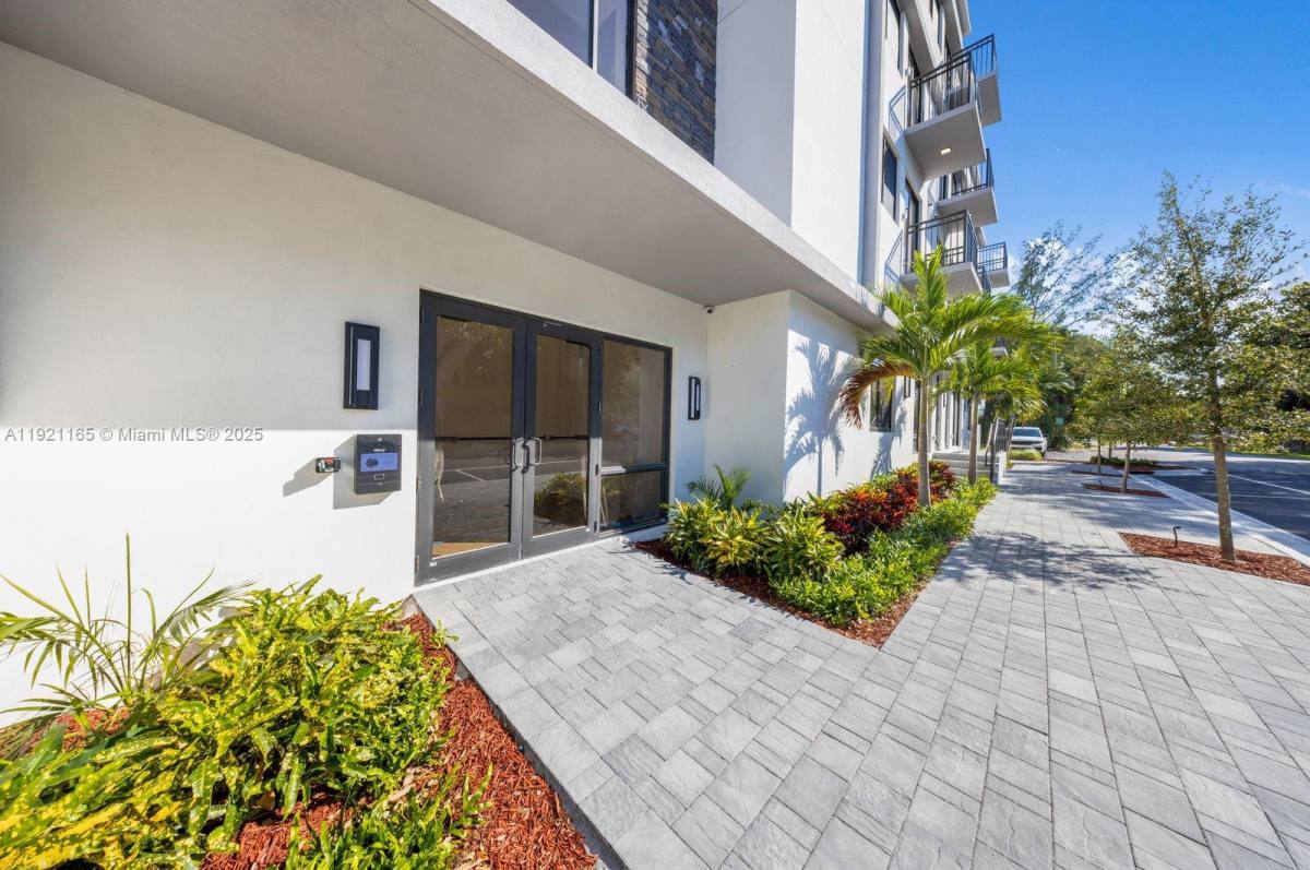 Apartment for rent at 20 NE 19th Ave #201, Pompano Beach, FL 33060