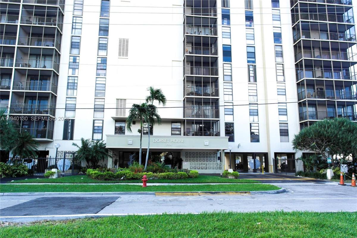Apartment for rent at 2500 NE 135th St #2500B506, Miami, FL 33181