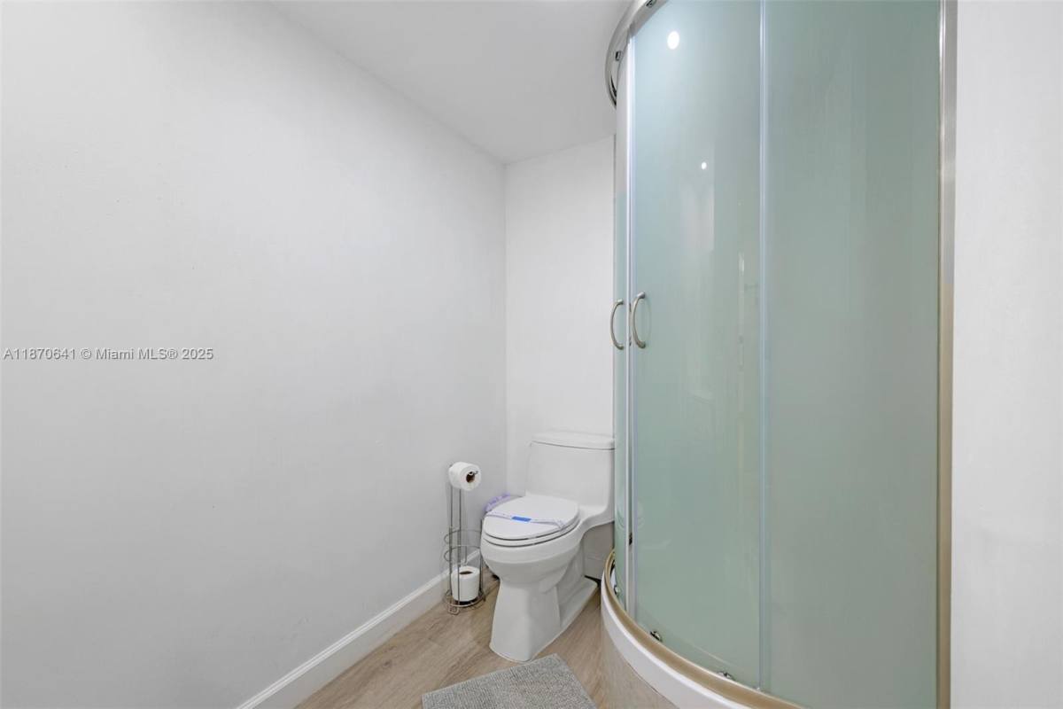 Apartment for rent at 19370 Collins Ave #321, North Miami Beach, FL 33160