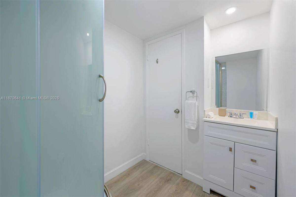 Apartment for rent at 19370 Collins Ave #321, North Miami Beach, FL 33160
