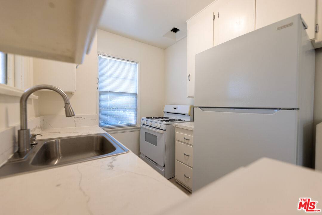 Apartment for rent at 1940 S Robertson Blvd #1, Los Angeles, CA 90034