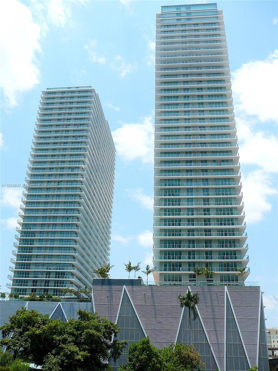 Apartment for rent at 1111 SW 1st Ave #11112124N, Miami, FL 33130