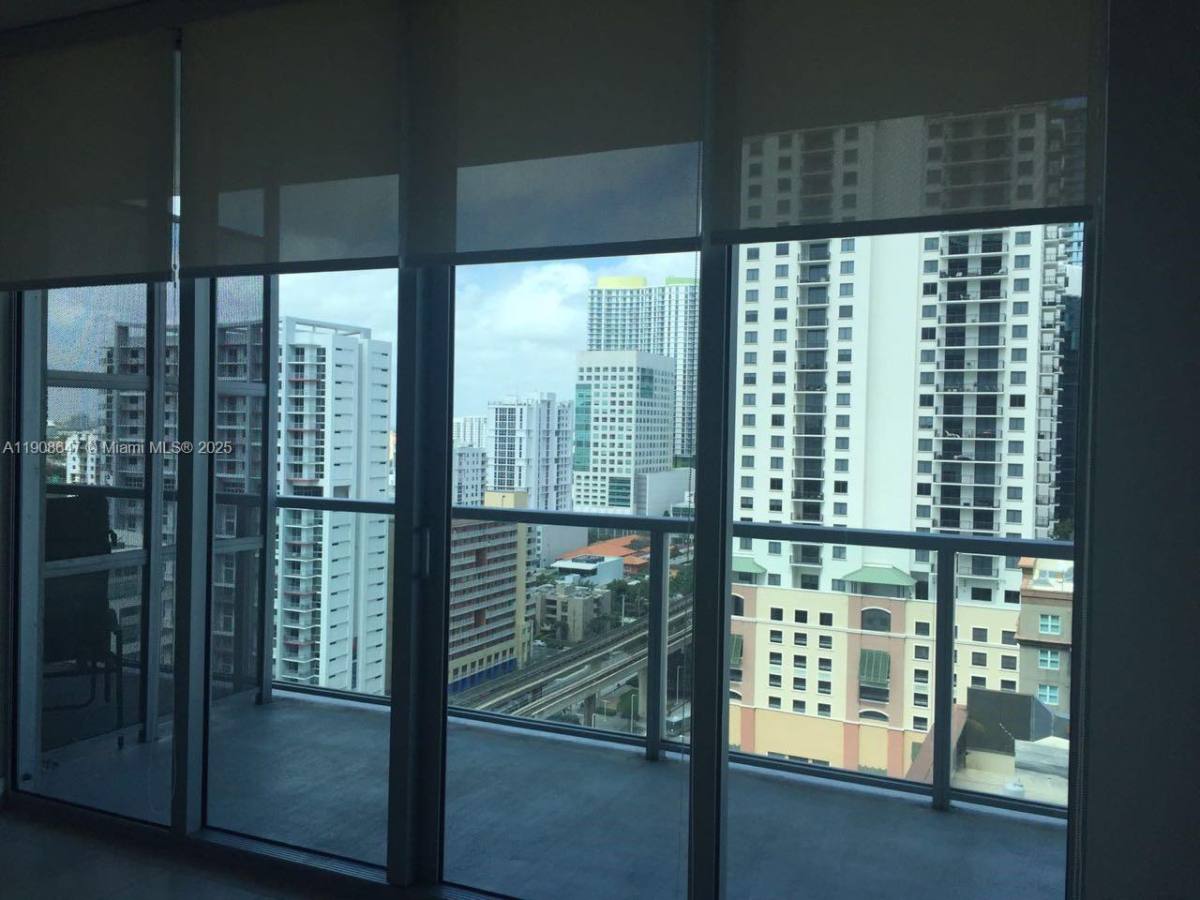 Apartment for rent at 1111 SW 1st Ave #11112124N, Miami, FL 33130