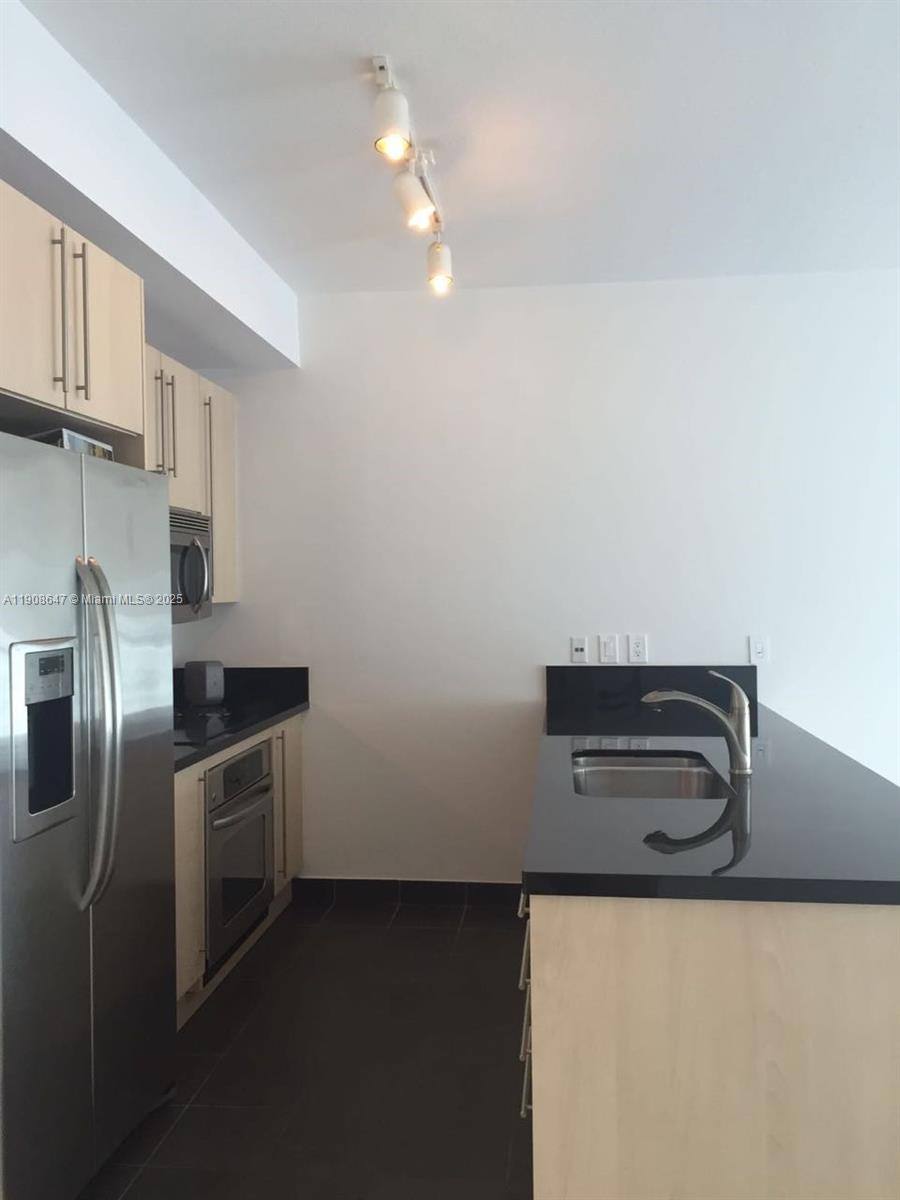 Apartment for rent at 1111 SW 1st Ave #11112124N, Miami, FL 33130
