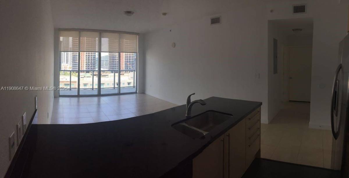 Apartment for rent at 1111 SW 1st Ave #11112124N, Miami, FL 33130
