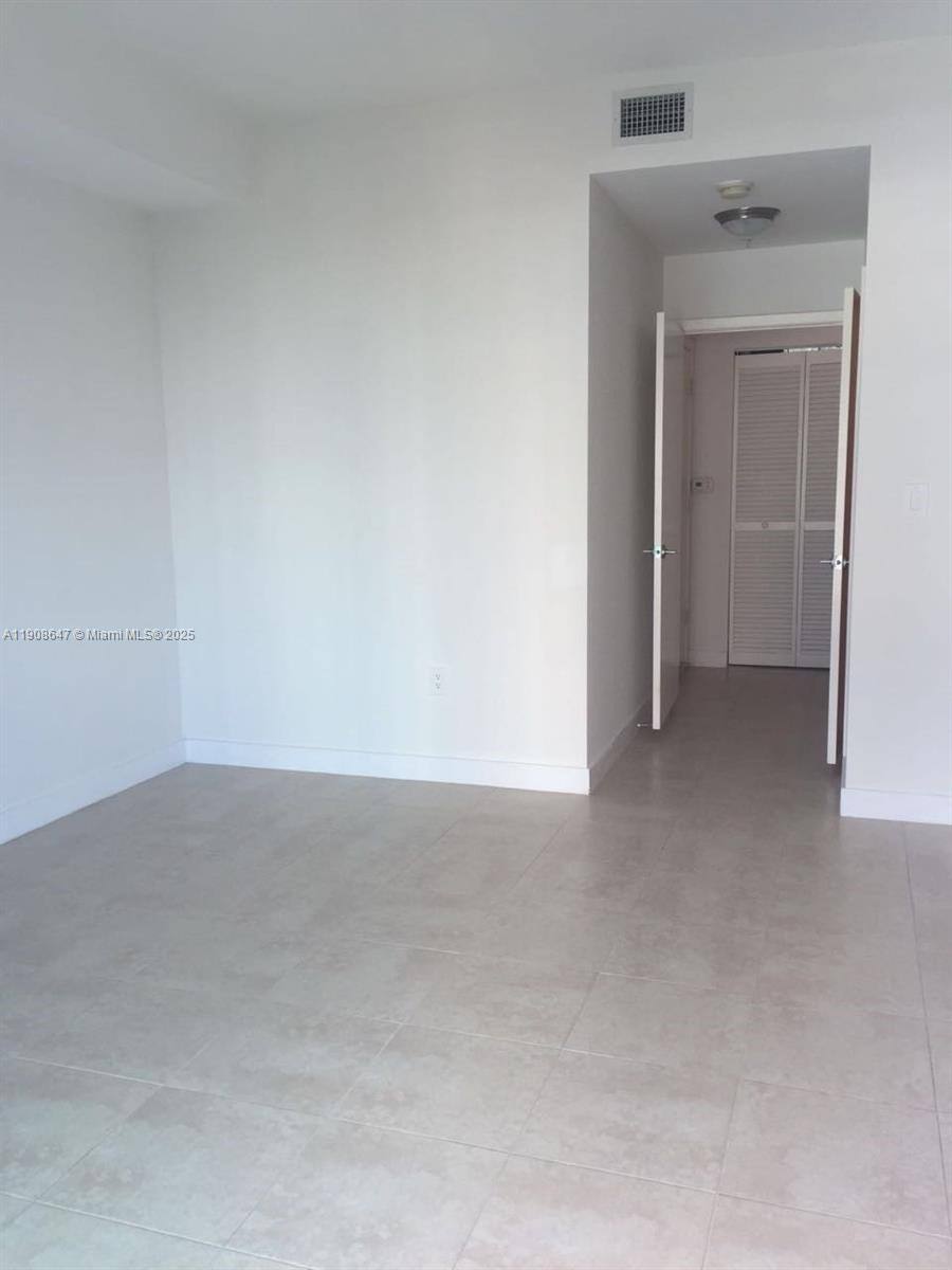 Apartment for rent at 1111 SW 1st Ave #11112124N, Miami, FL 33130