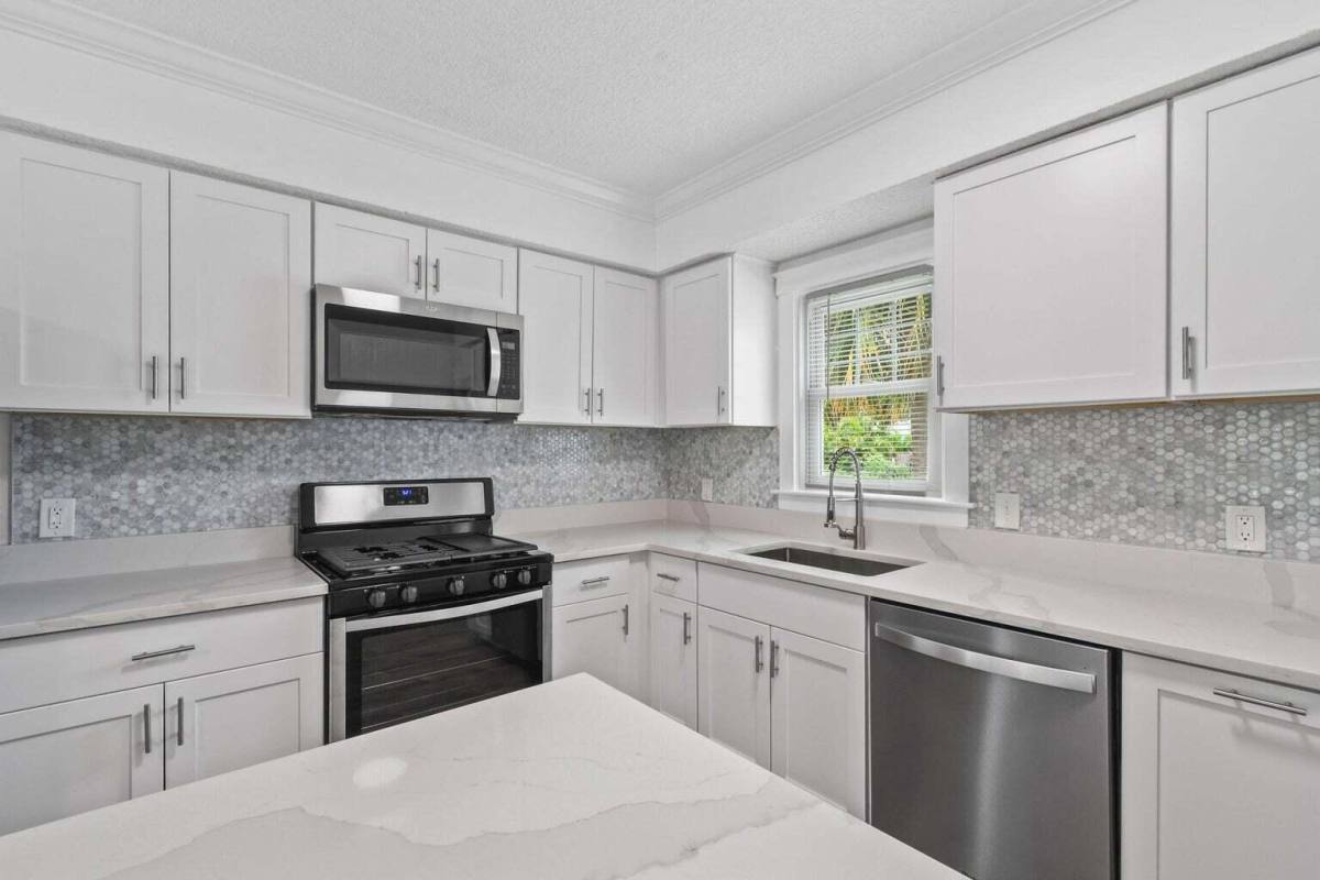 Apartment for rent at 415 Greenbriar Dr #415-1, West Palm Beach, FL 33403