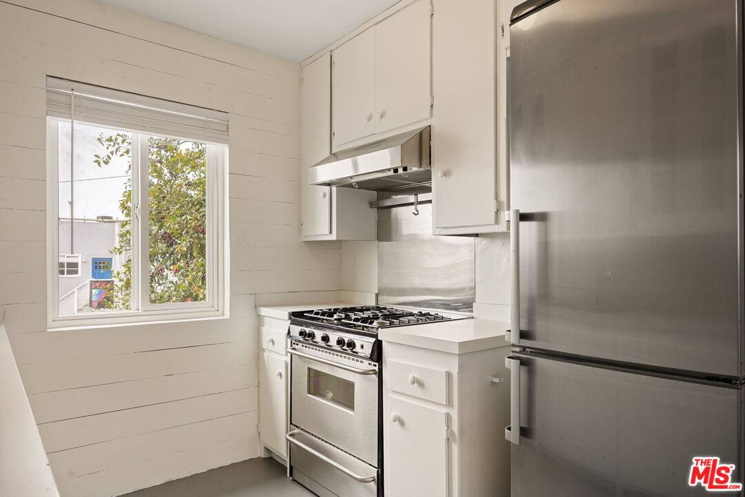 Apartment for rent at 161 W Channel Rd #161-5, Santa Monica, CA 90402