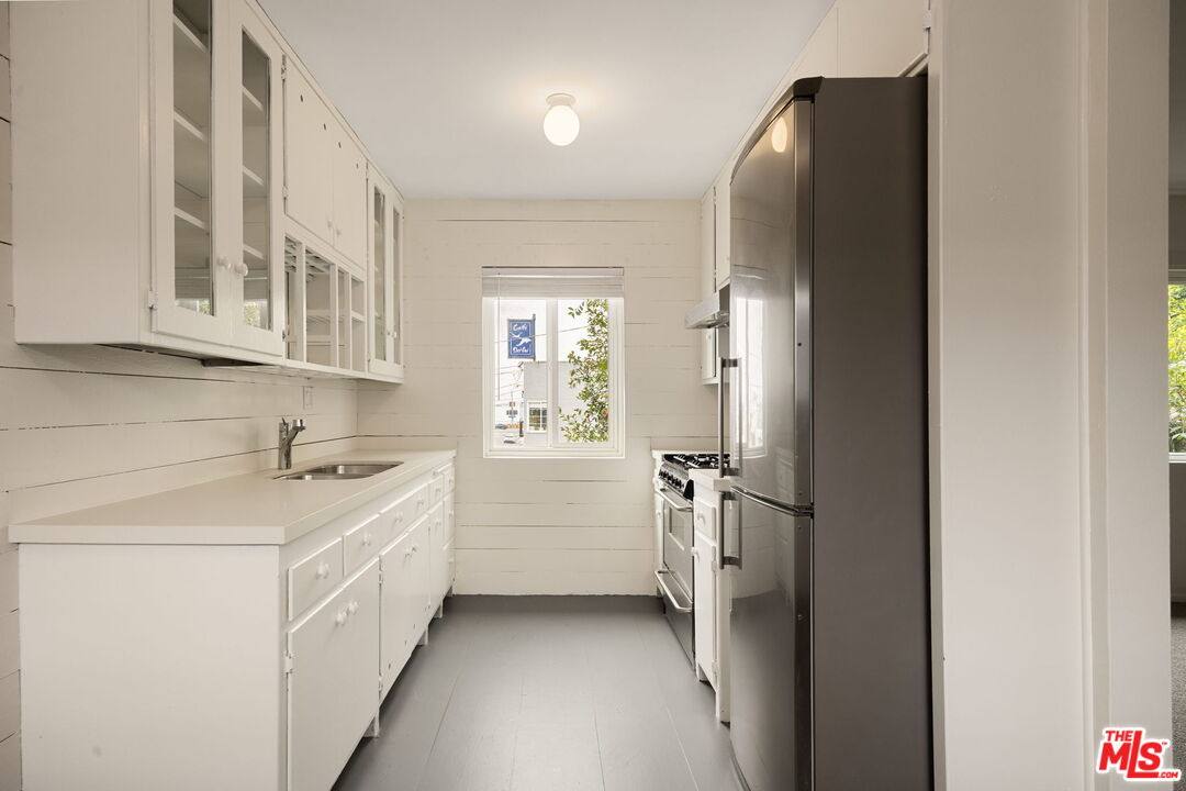 Apartment for rent at 161 W Channel Rd #161-5, Santa Monica, CA 90402