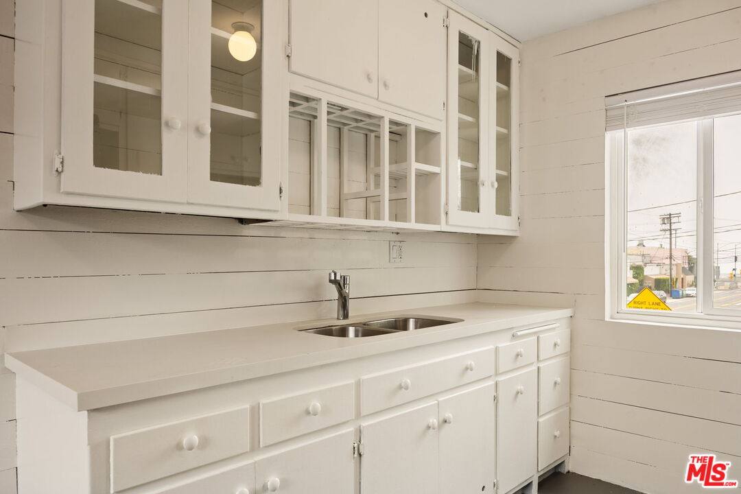 Apartment for rent at 161 W Channel Rd #161-5, Santa Monica, CA 90402