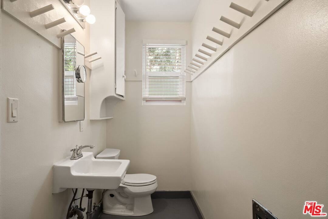 Apartment for rent at 161 W Channel Rd #161-5, Santa Monica, CA 90402