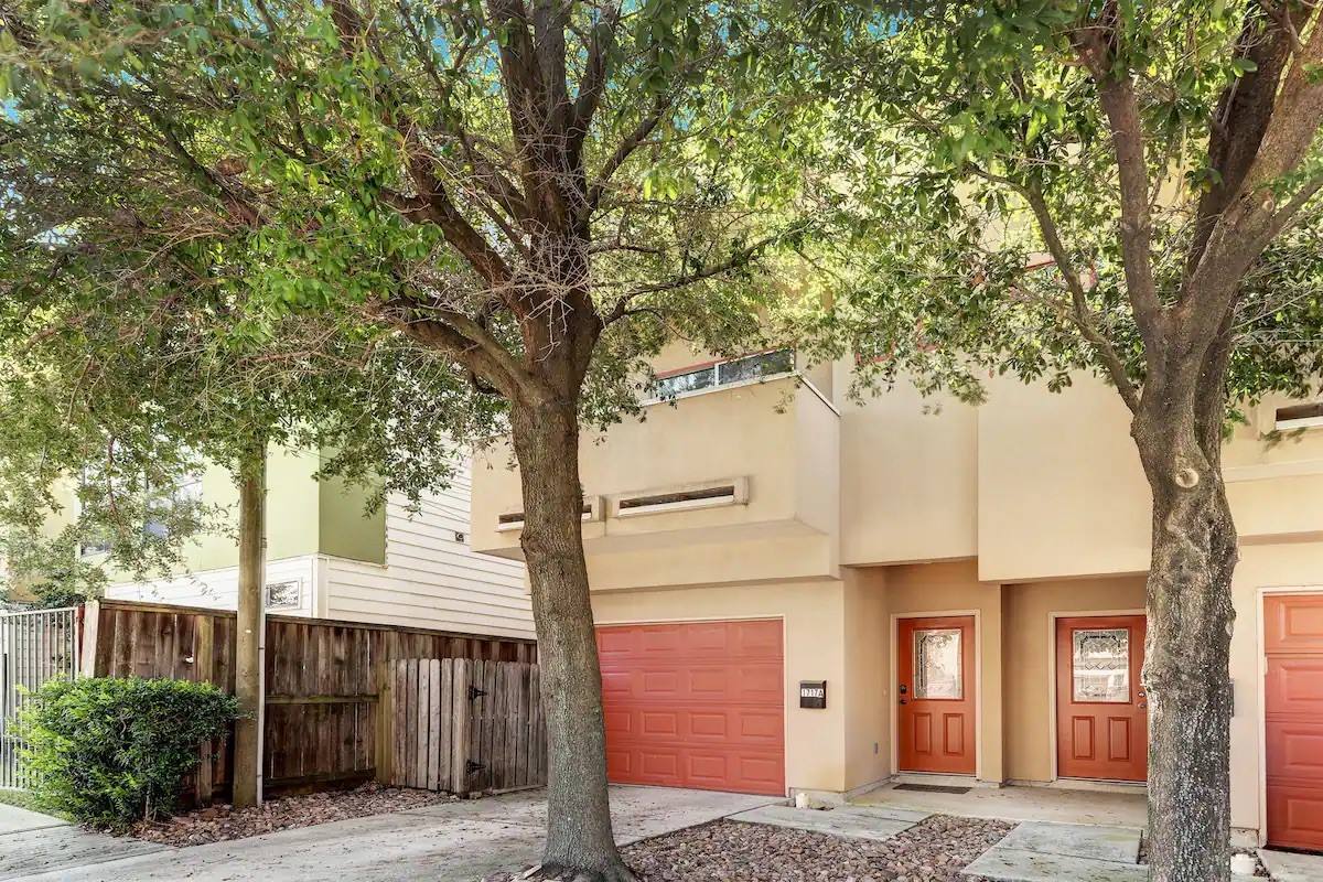 Townhouse for rent at 1717 Thompson St #1717A, Houston, TX 77007
