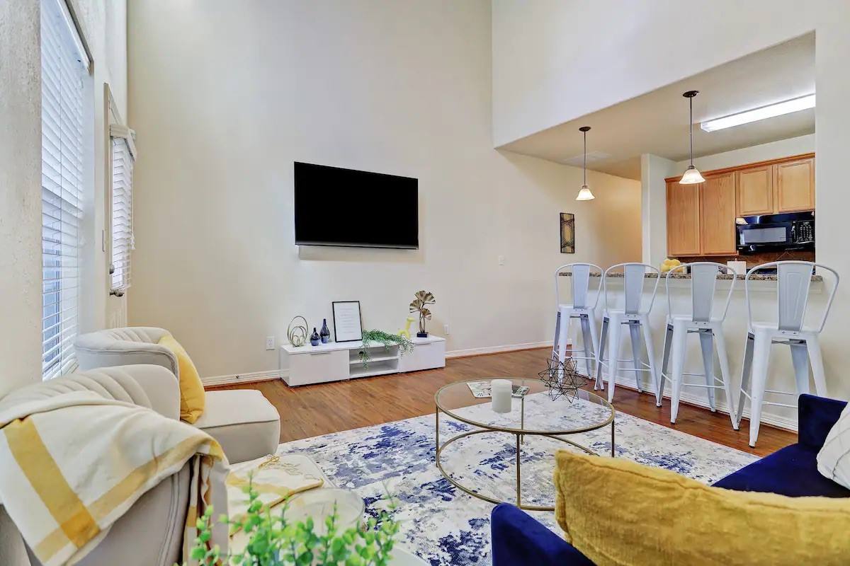 Townhouse for rent at 1717 Thompson St #1717A, Houston, TX 77007