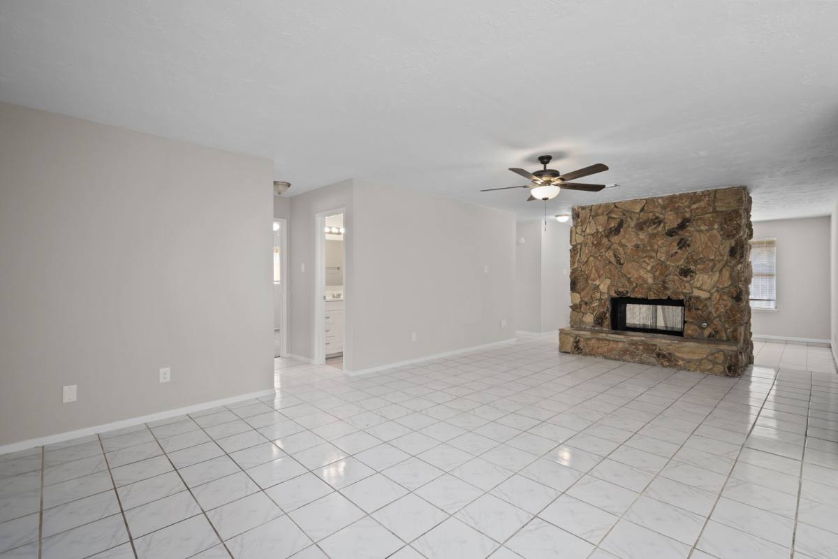 Apartment for rent at 4202 Brandemere Way St, Houston, TX 77066