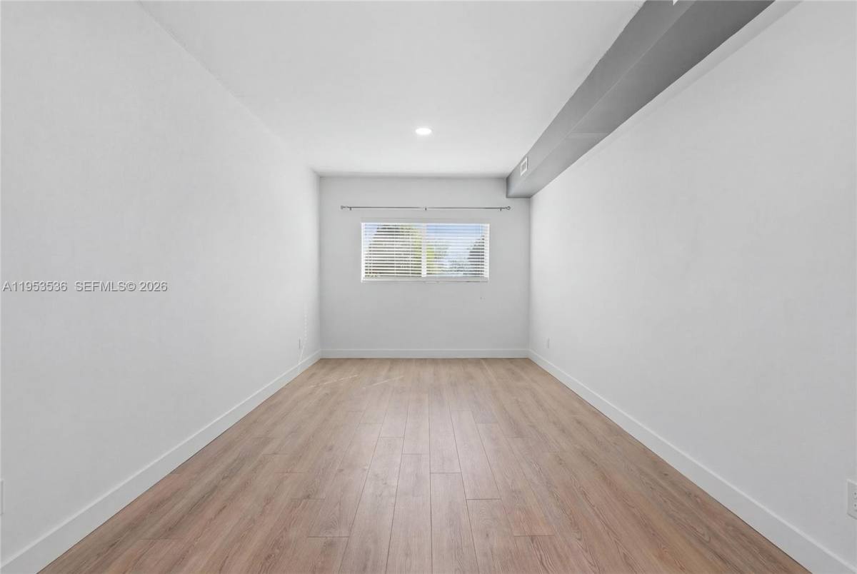 Apartment for rent at 14950 S Biscayne River Dr, Miami, FL 33168