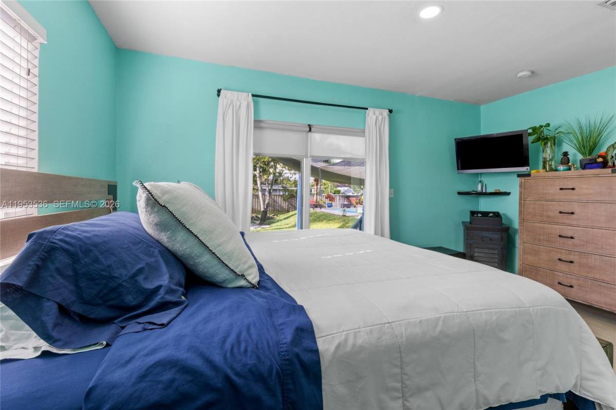 Apartment for rent at 14950 S Biscayne River Dr, Miami, FL 33168