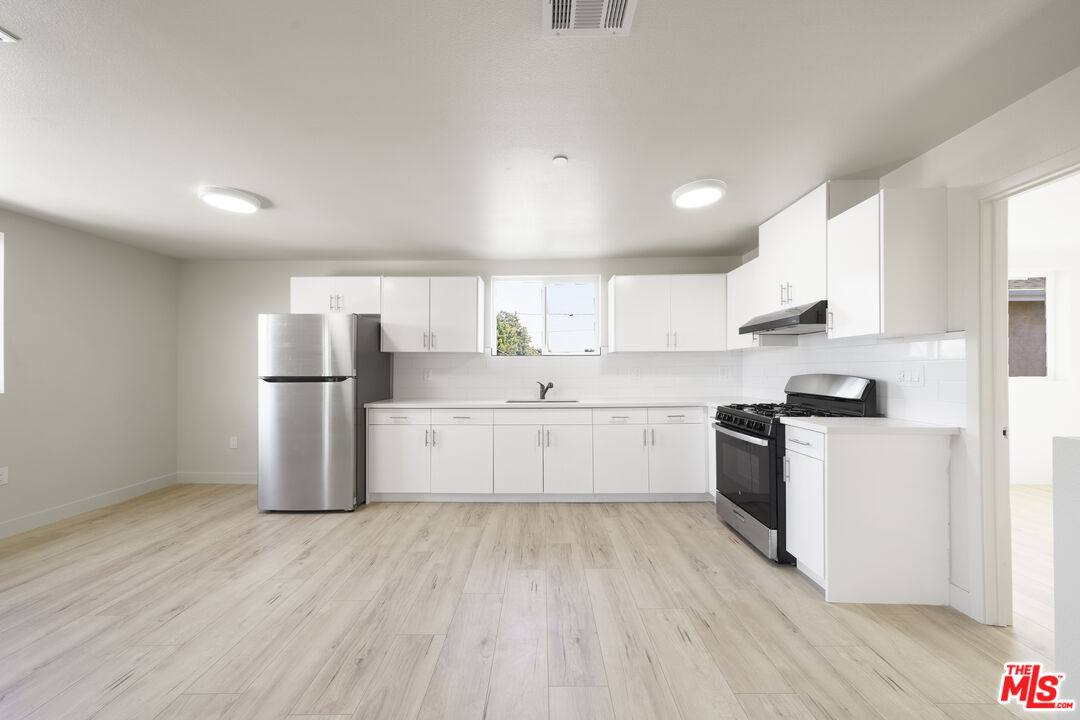 Apartment for rent at 735 E 82nd St #735, Los Angeles, CA 90001