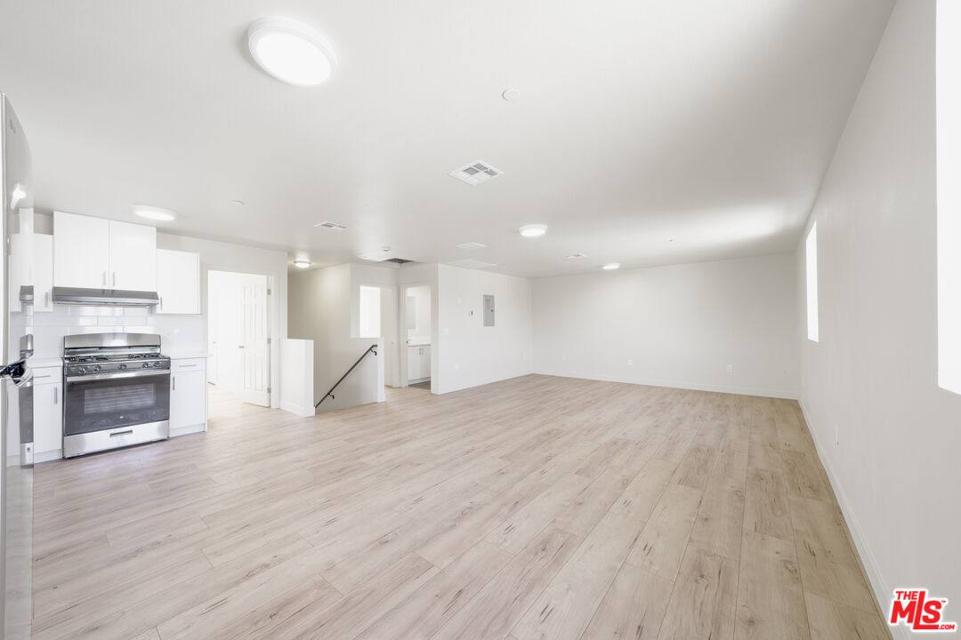 Apartment for rent at 735 E 82nd St #735, Los Angeles, CA 90001
