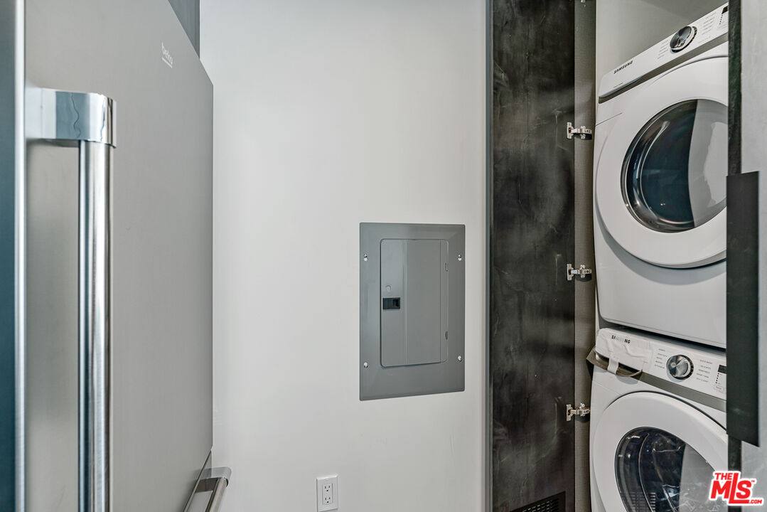 Apartment for rent at 10700 Tabor St #10700PH10, Los Angeles, CA 90034