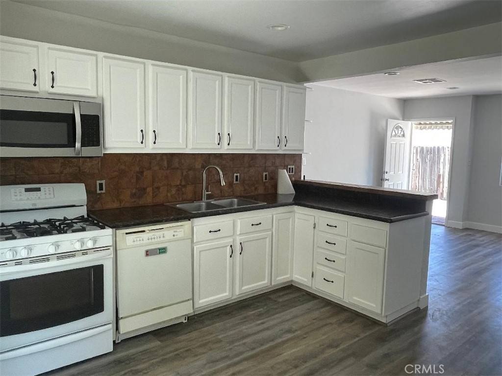 Apartment for rent at 4973 Topanga Canyon Blvd, Woodland Hills, CA 91364