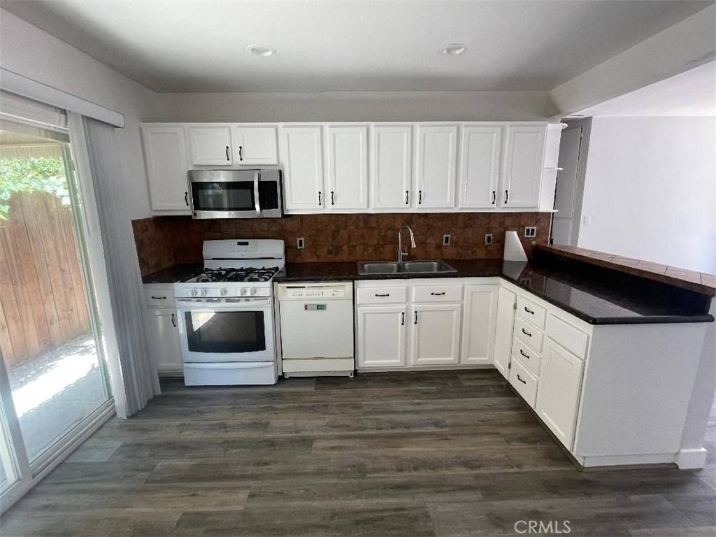 Apartment for rent at 4973 Topanga Canyon Blvd, Woodland Hills, CA 91364