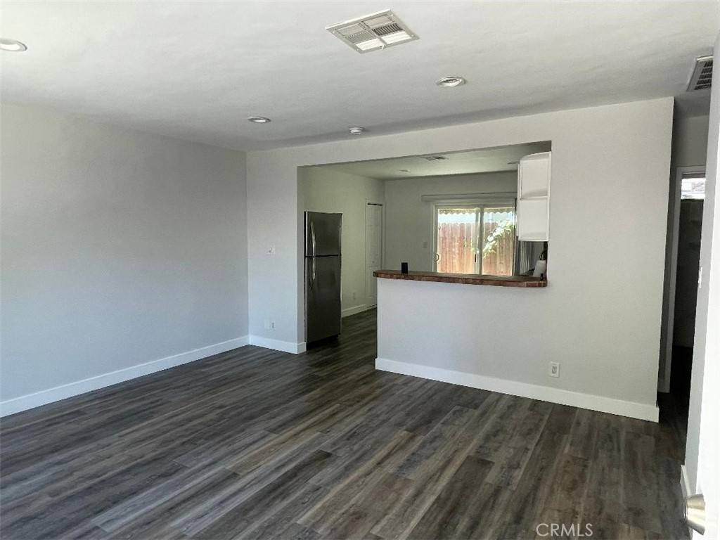 Apartment for rent at 4973 Topanga Canyon Blvd, Woodland Hills, CA 91364