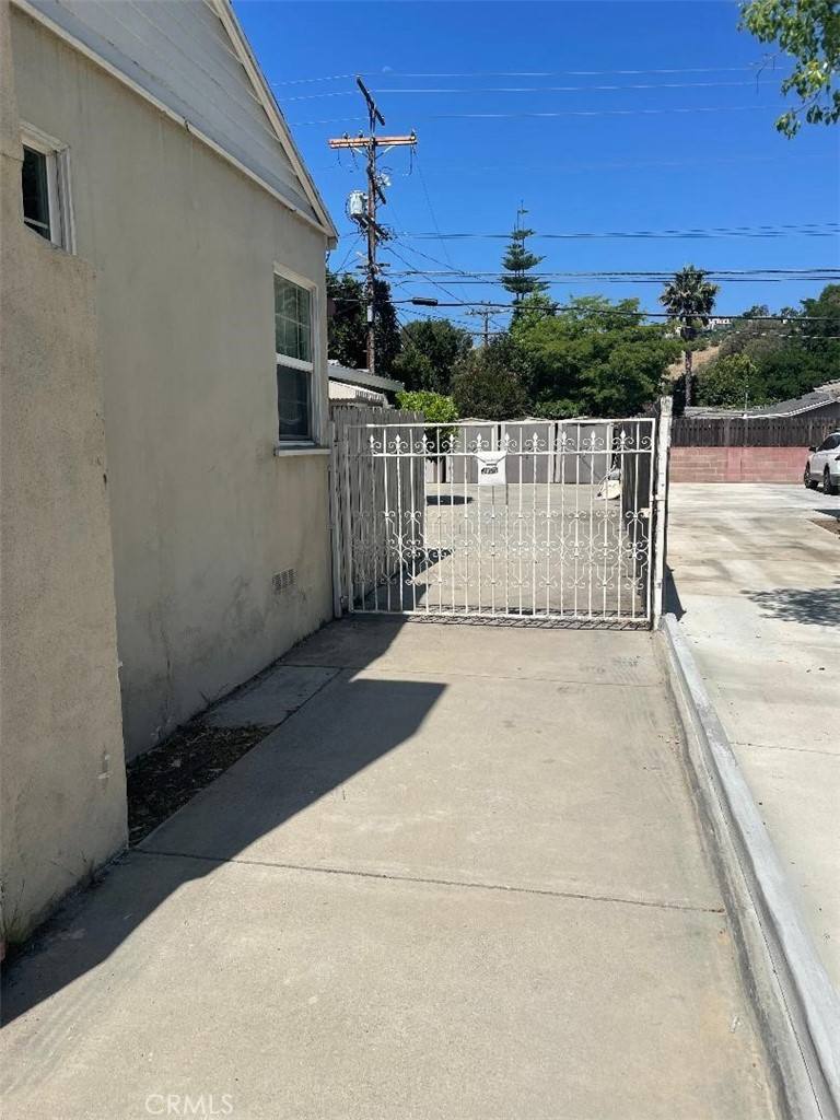 Apartment for rent at 4973 Topanga Canyon Blvd, Woodland Hills, CA 91364