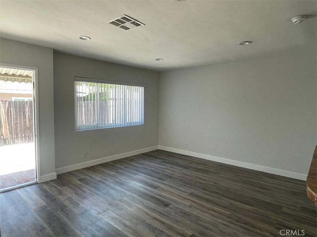 Apartment for rent at 4973 Topanga Canyon Blvd, Woodland Hills, CA 91364