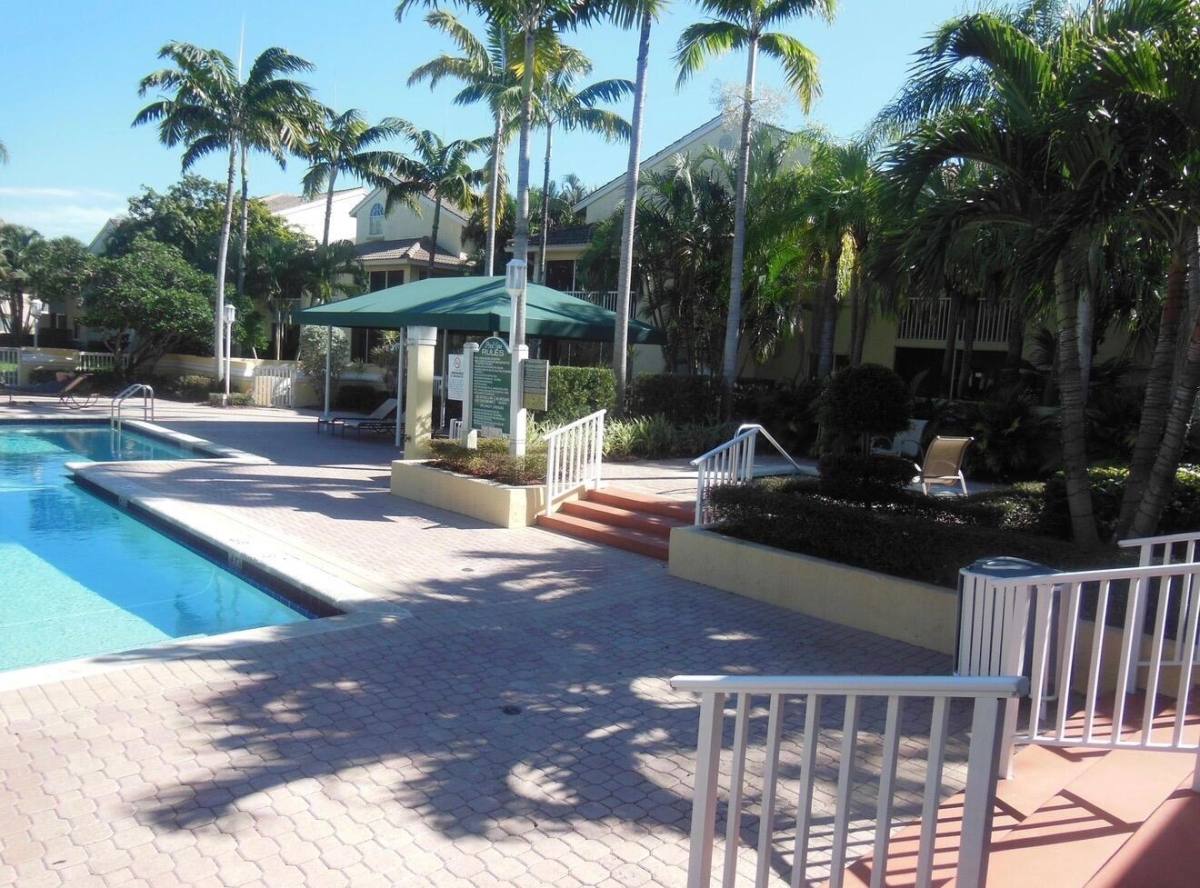 Condo for rent at 7103 Glenmoor Dr, West Palm Beach, FL 33409