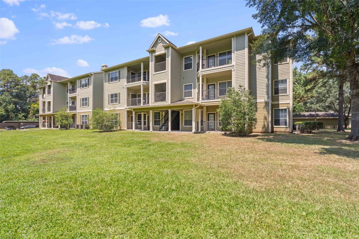 Apartment for rent at 2400-424 Spring Rain Dr, Spring, TX 77379
