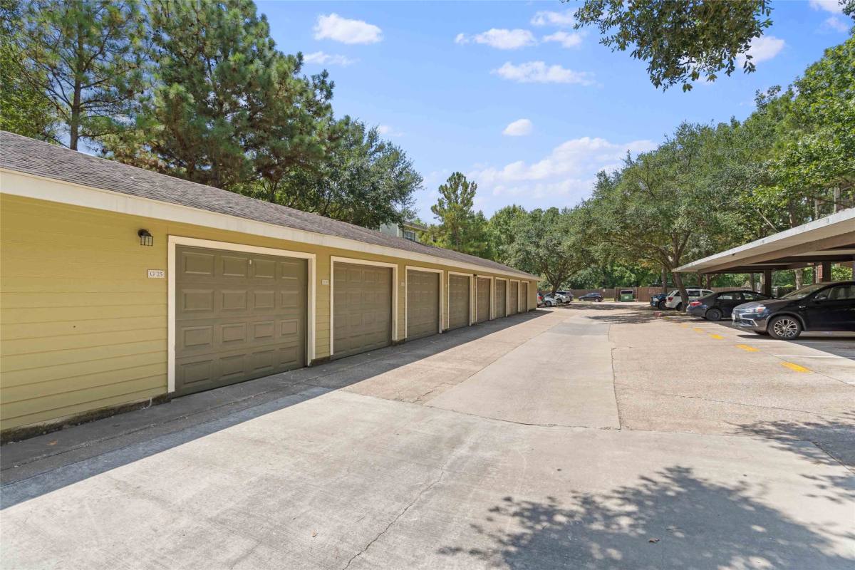Apartment for rent at 2400-424 Spring Rain Dr, Spring, TX 77379