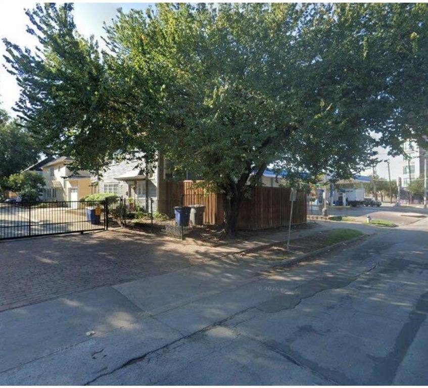 Apartment for rent at 4039 Roswell St, Dallas, TX 75219