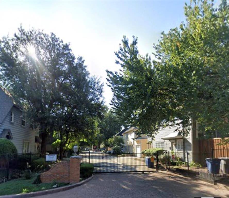 Apartment for rent at 4039 Roswell St, Dallas, TX 75219