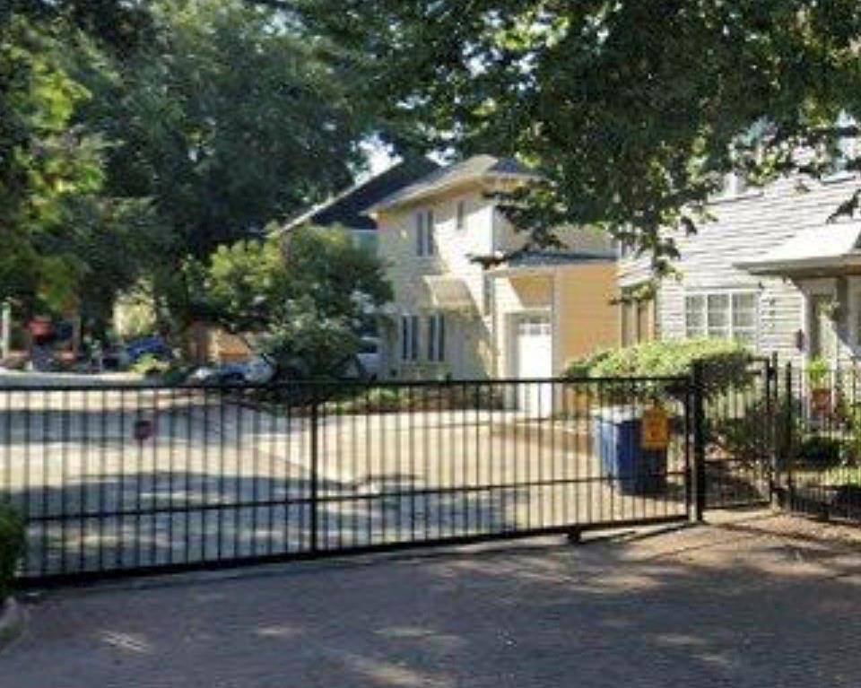 Apartment for rent at 4039 Roswell St, Dallas, TX 75219